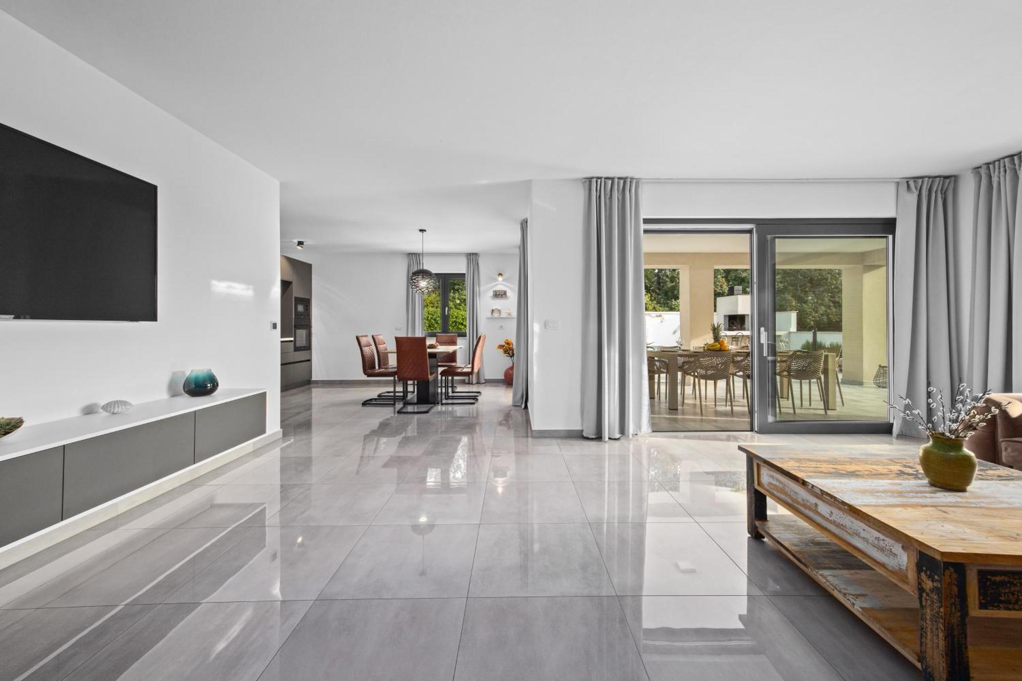 Special Offer! New Luxury Apartment With Pool, Fitness, Outdoor Bar&Grill Buje Eksteriør billede