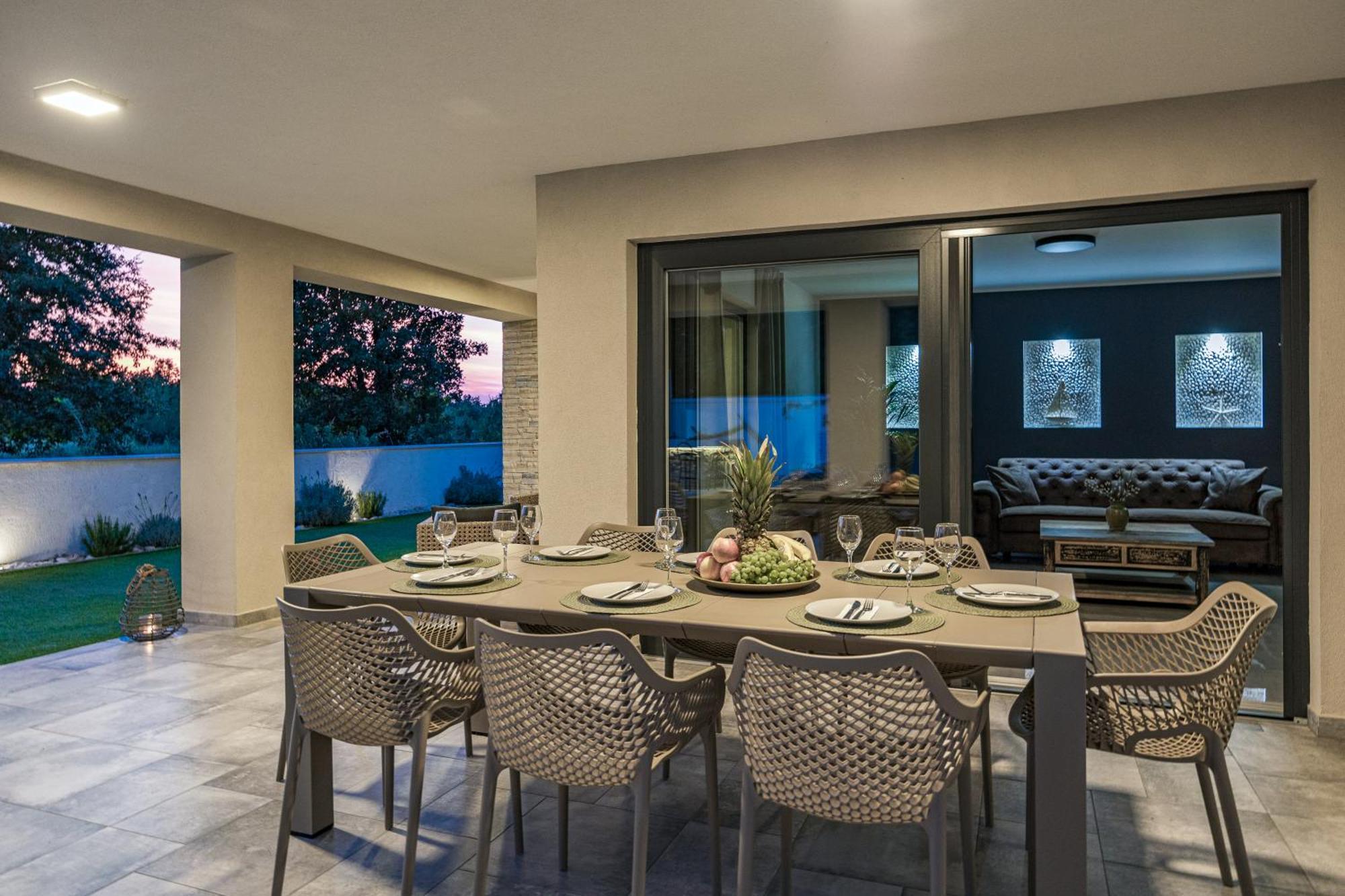 Special Offer! New Luxury Apartment With Pool, Fitness, Outdoor Bar&Grill Buje Eksteriør billede