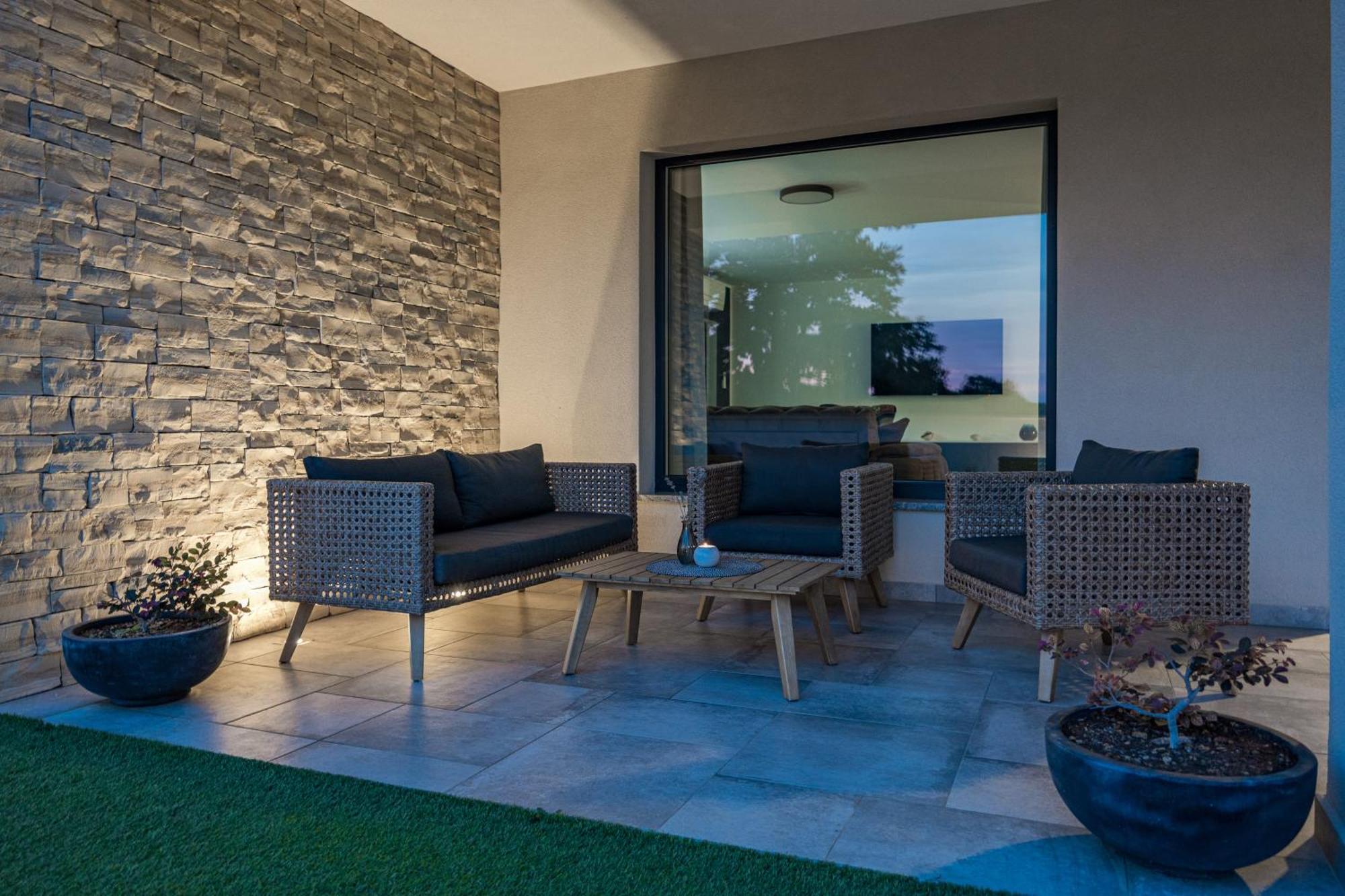 Special Offer! New Luxury Apartment With Pool, Fitness, Outdoor Bar&Grill Buje Eksteriør billede
