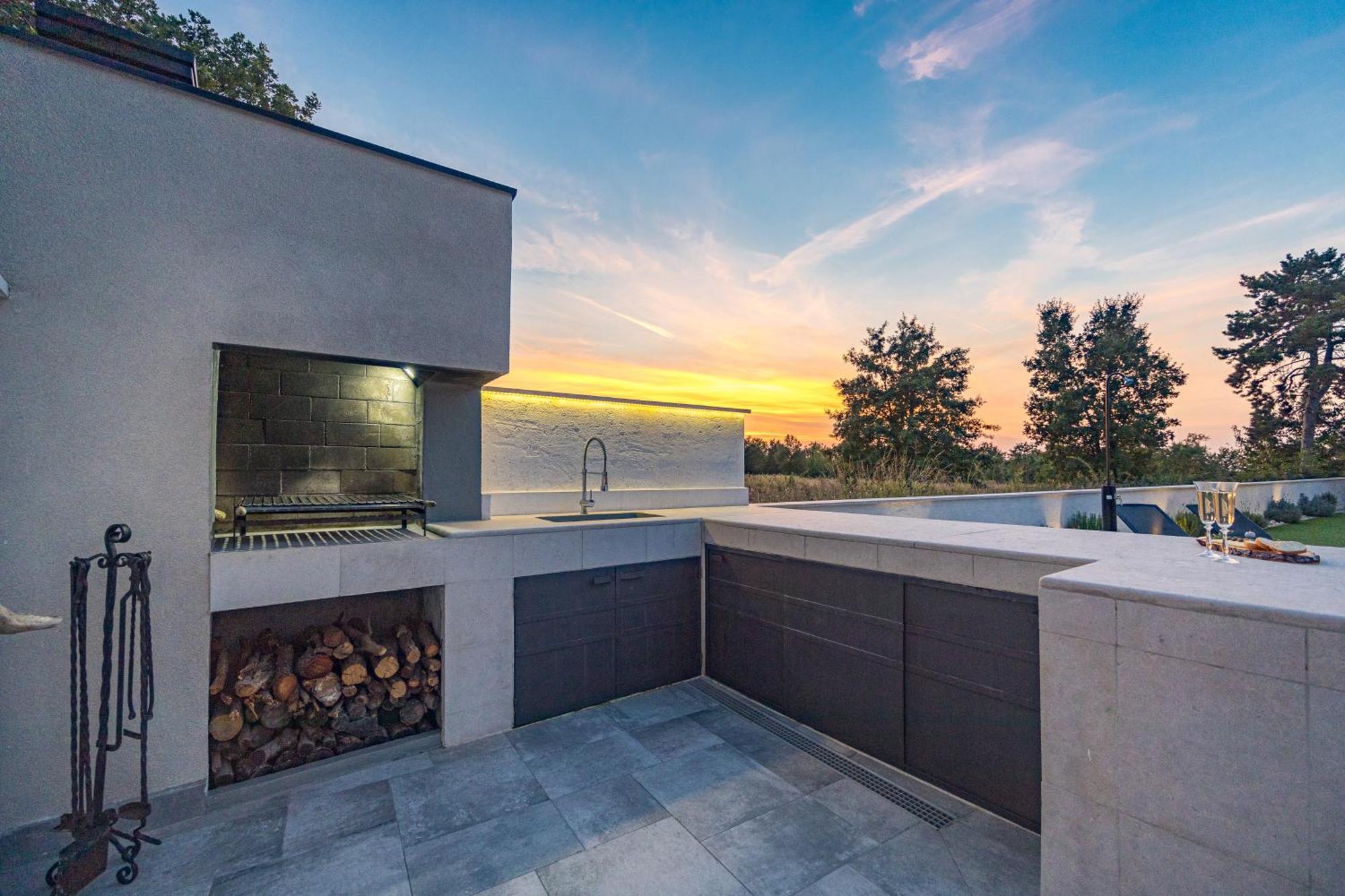 Special Offer! New Luxury Apartment With Pool, Fitness, Outdoor Bar&Grill Buje Eksteriør billede