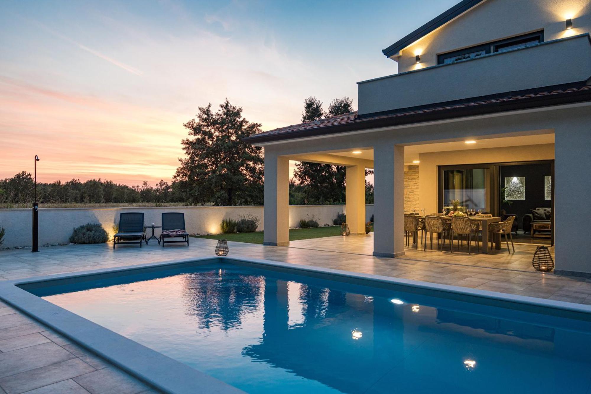 Special Offer! New Luxury Apartment With Pool, Fitness, Outdoor Bar&Grill Buje Eksteriør billede