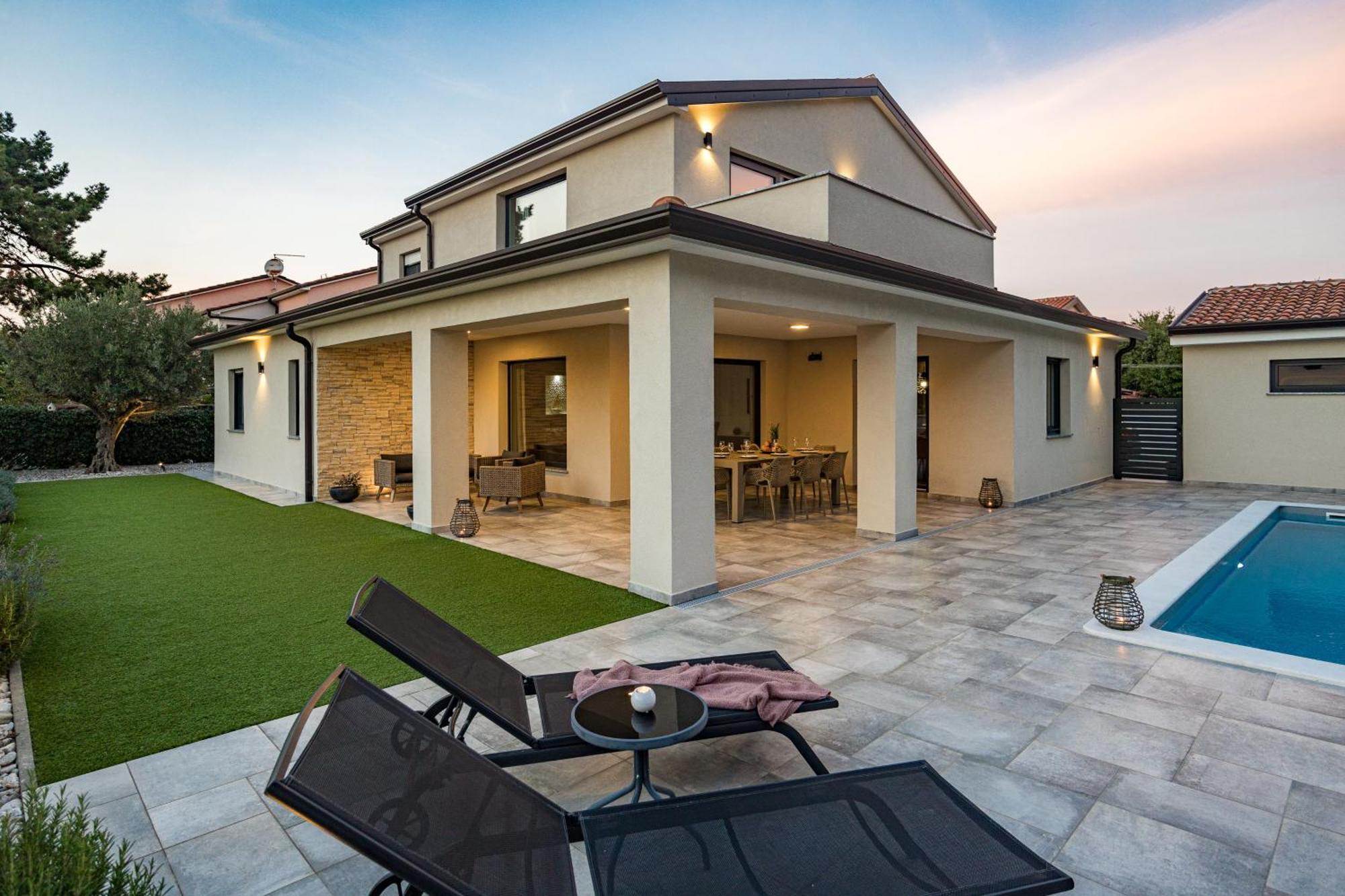Special Offer! New Luxury Apartment With Pool, Fitness, Outdoor Bar&Grill Buje Eksteriør billede