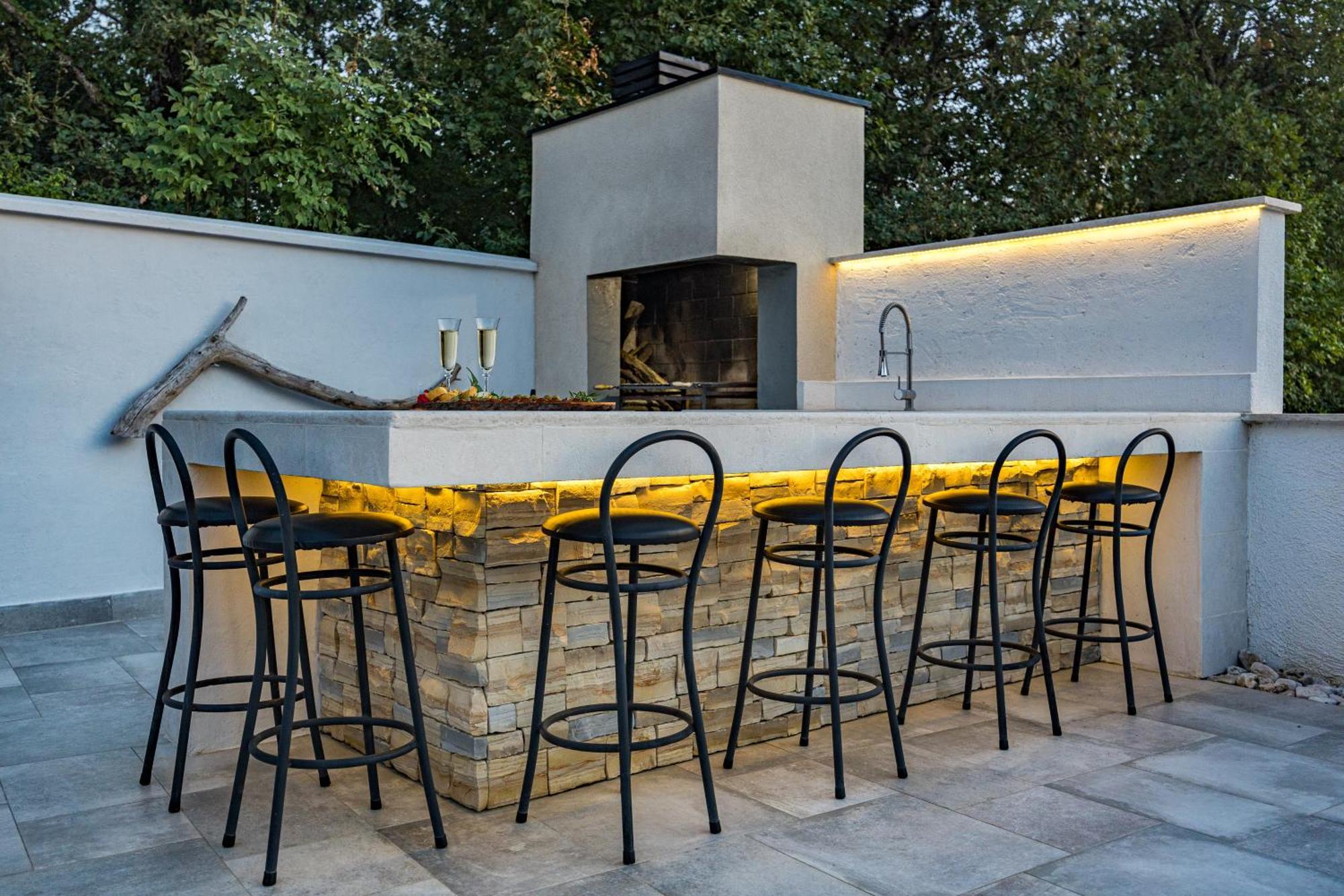 Special Offer! New Luxury Apartment With Pool, Fitness, Outdoor Bar&Grill Buje Eksteriør billede