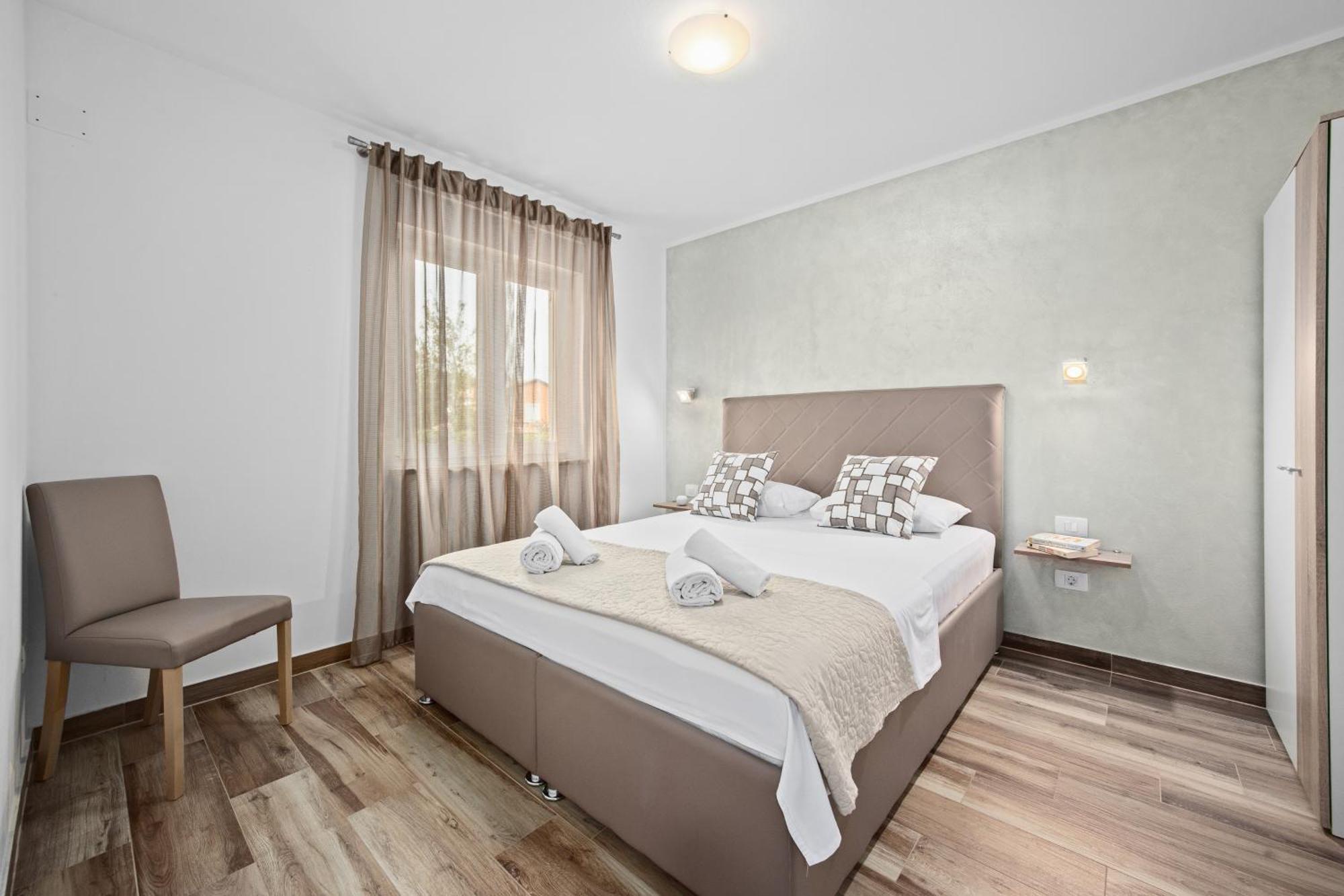 Special Offer! New Luxury Apartment With Pool, Fitness, Outdoor Bar&Grill Buje Eksteriør billede