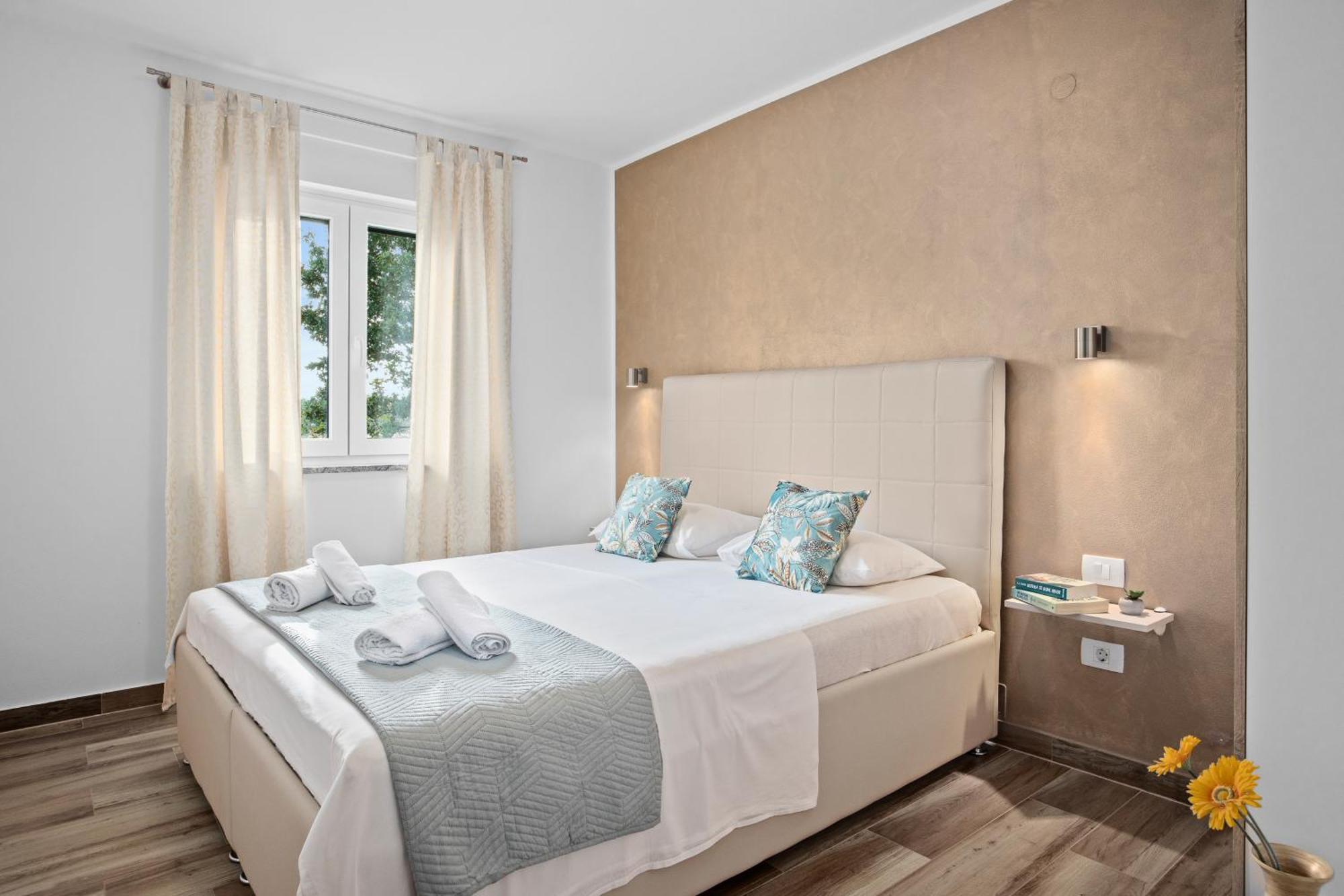 Special Offer! New Luxury Apartment With Pool, Fitness, Outdoor Bar&Grill Buje Eksteriør billede