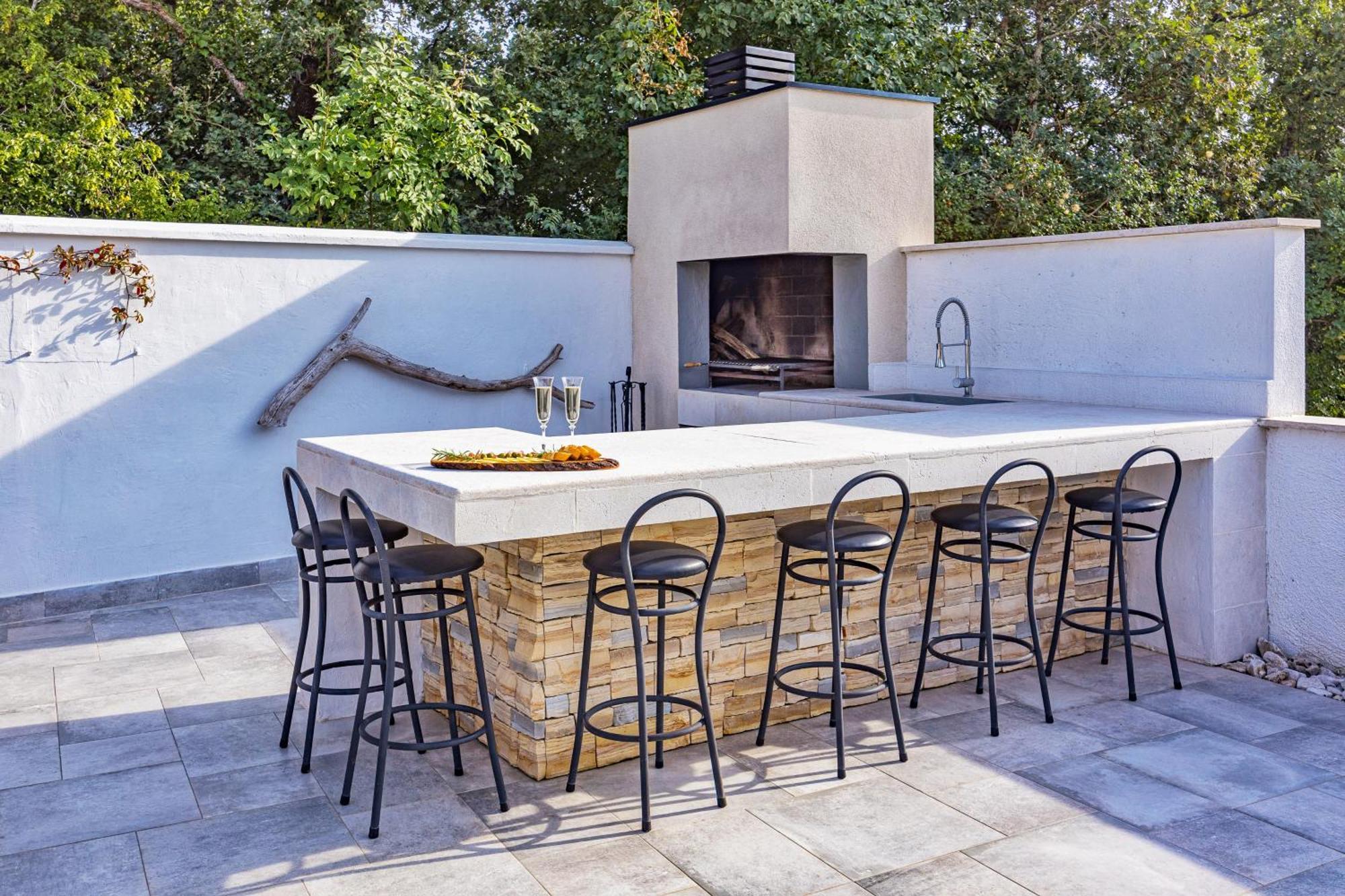 Special Offer! New Luxury Apartment With Pool, Fitness, Outdoor Bar&Grill Buje Eksteriør billede