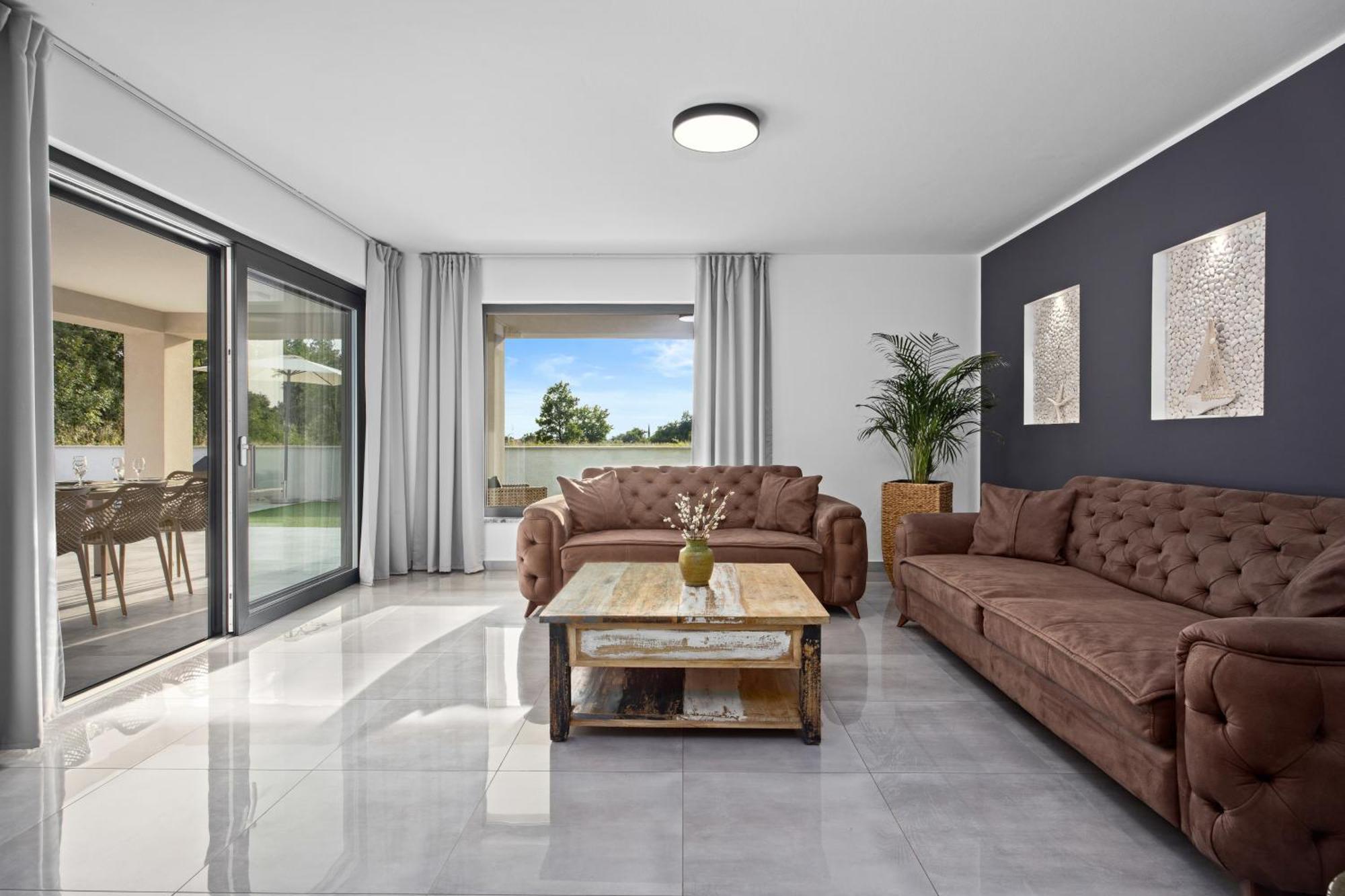 Special Offer! New Luxury Apartment With Pool, Fitness, Outdoor Bar&Grill Buje Eksteriør billede