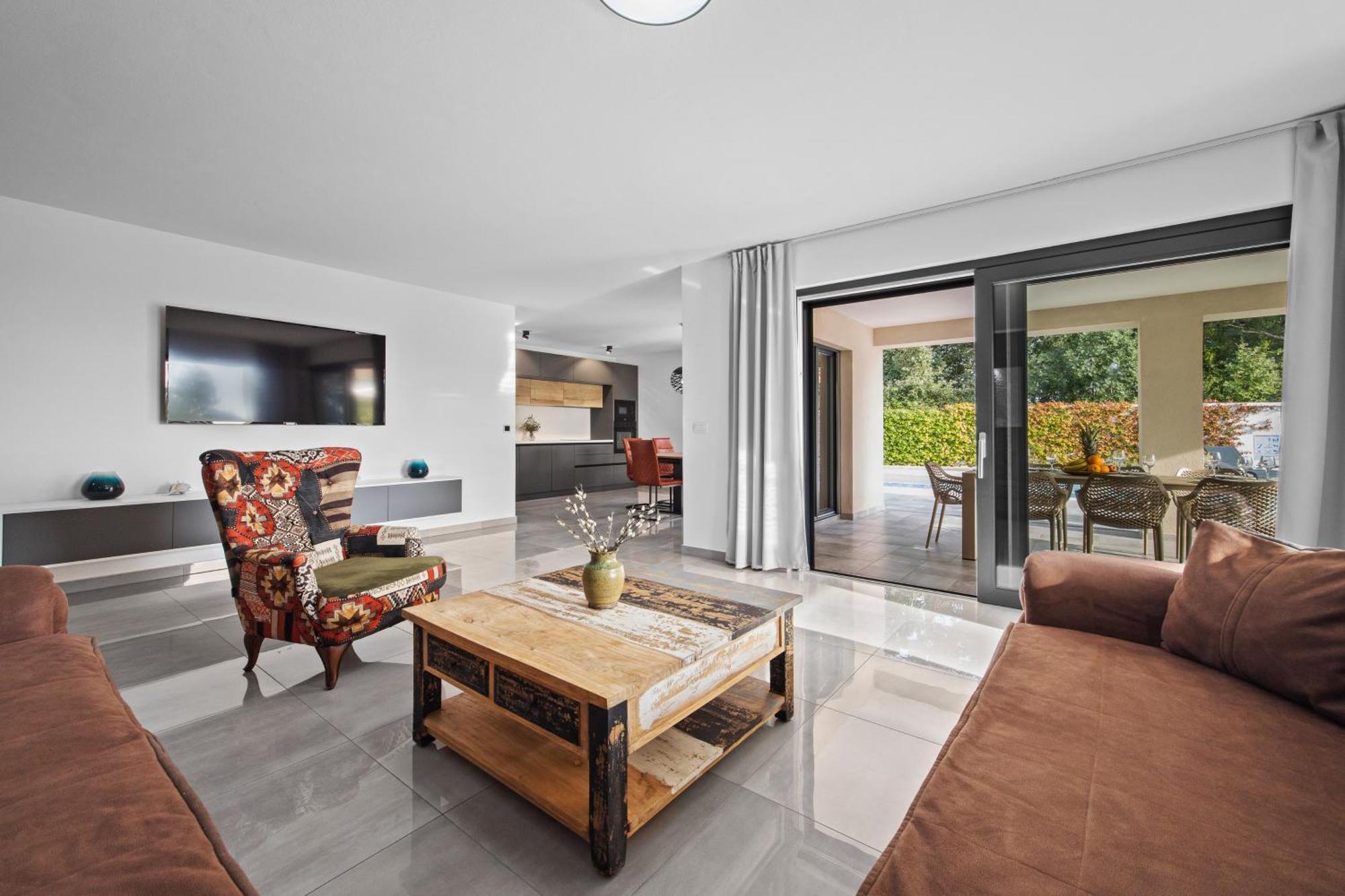 Special Offer! New Luxury Apartment With Pool, Fitness, Outdoor Bar&Grill Buje Eksteriør billede