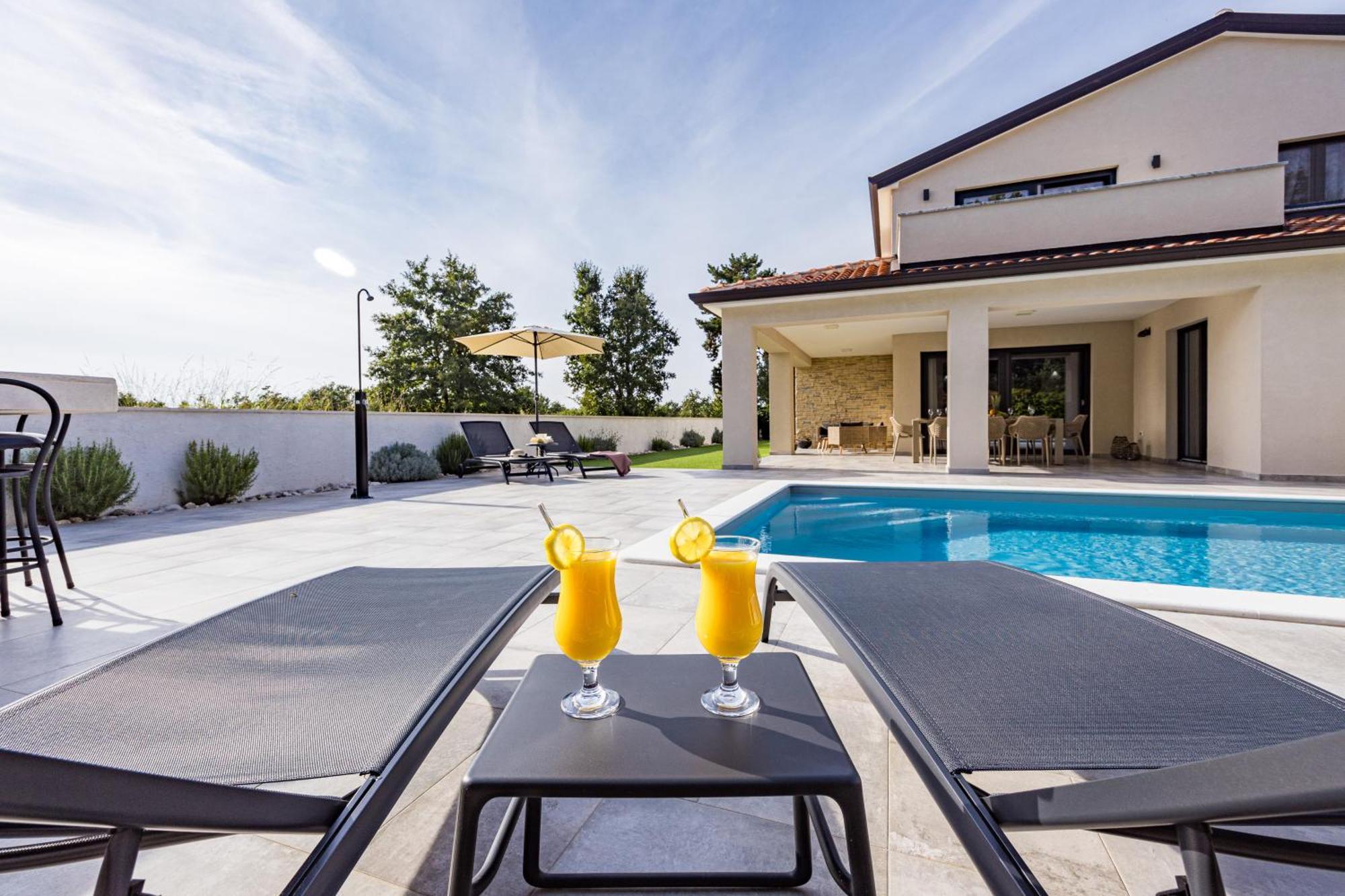 Special Offer! New Luxury Apartment With Pool, Fitness, Outdoor Bar&Grill Buje Eksteriør billede