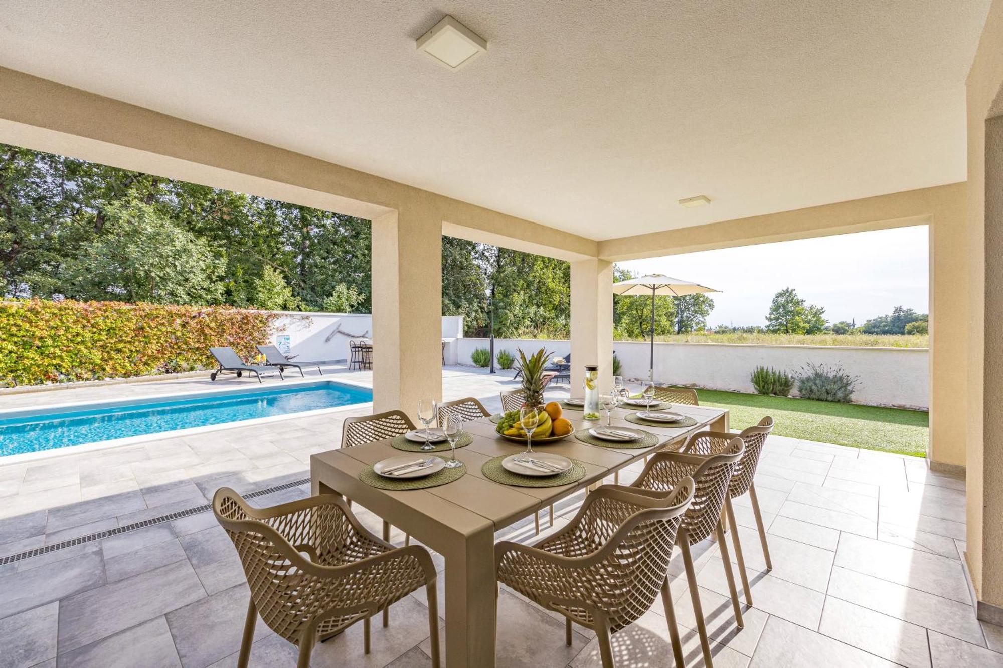 Special Offer! New Luxury Apartment With Pool, Fitness, Outdoor Bar&Grill Buje Eksteriør billede