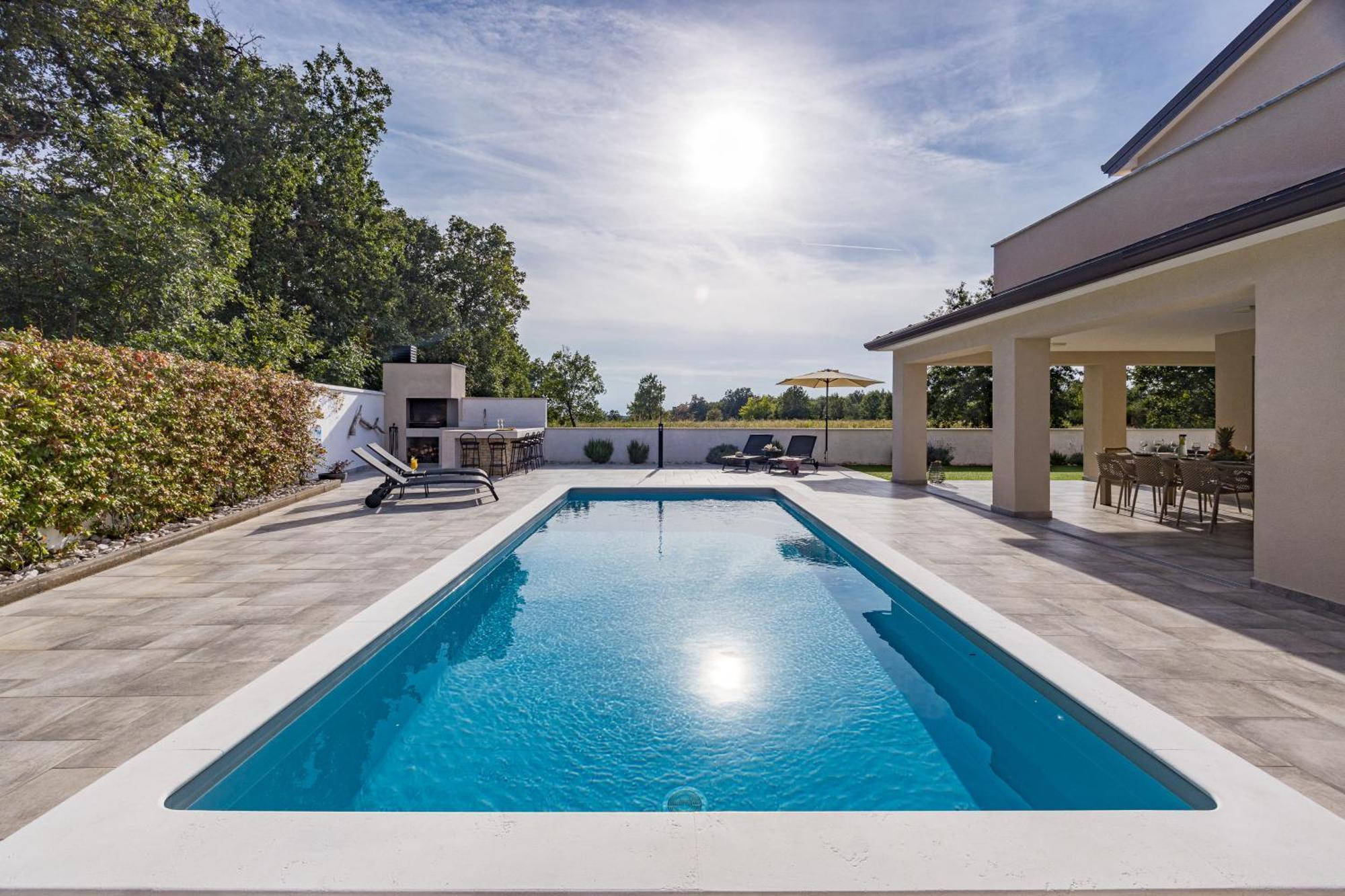 Special Offer! New Luxury Apartment With Pool, Fitness, Outdoor Bar&Grill Buje Eksteriør billede