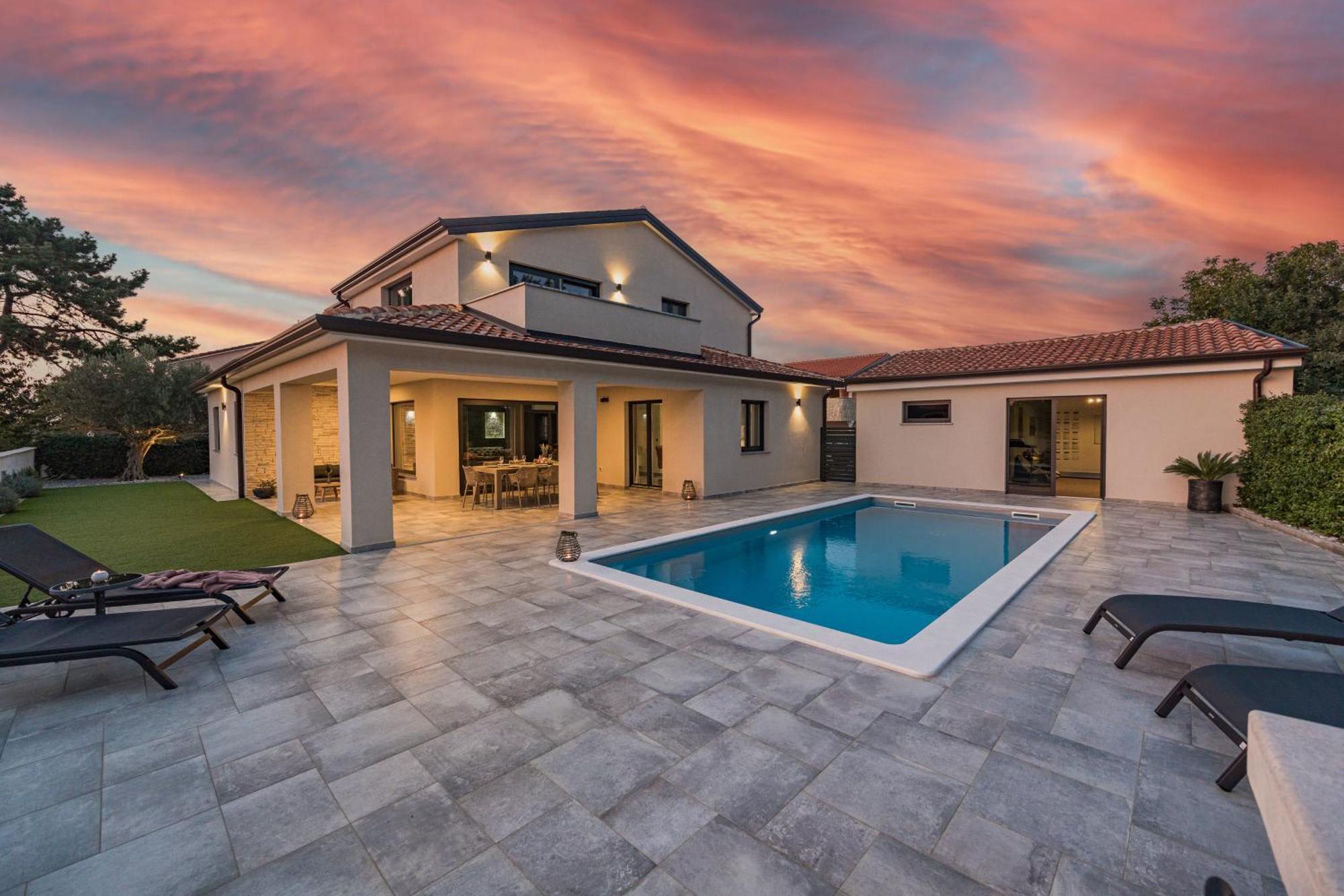 Special Offer! New Luxury Apartment With Pool, Fitness, Outdoor Bar&Grill Buje Eksteriør billede